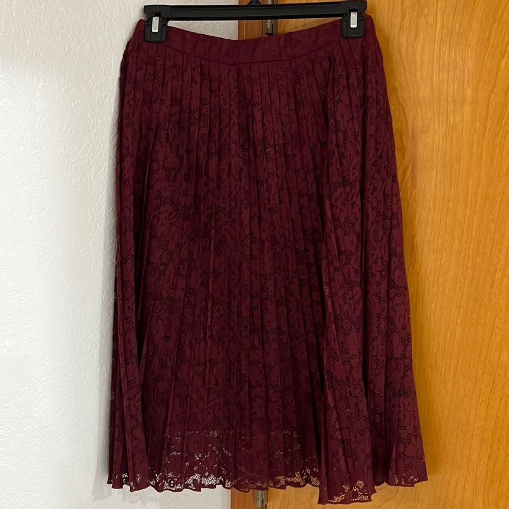MIDI lace skirt